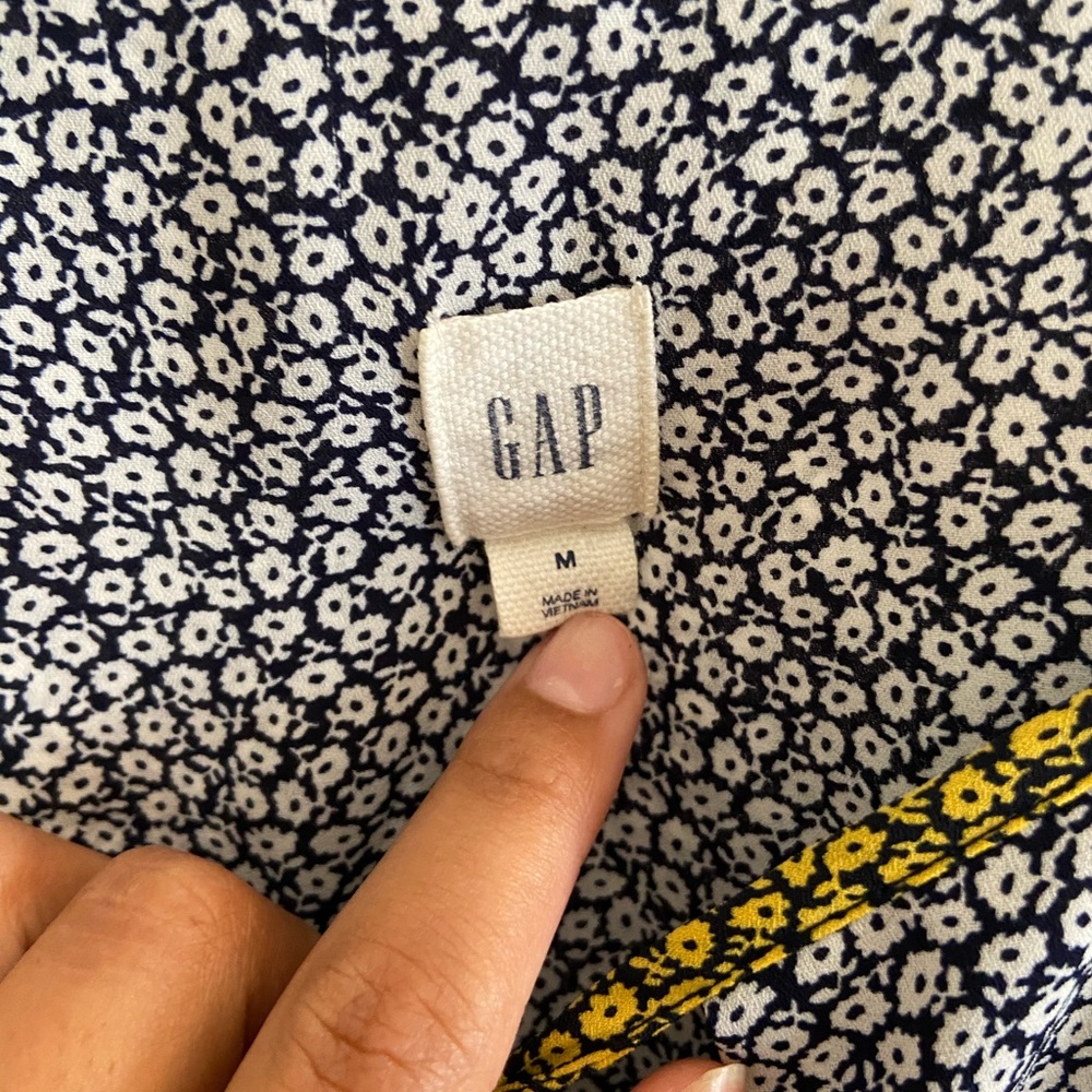 GAP print shirt - Picture 2 of 4